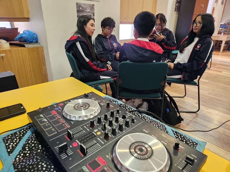 Jóvenes aprenden sobre el derecho a la ciudad a través del arte