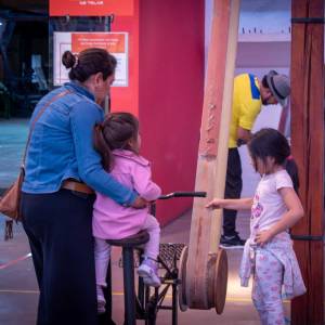 Las científicas se toman Ludión